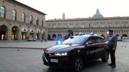 Bologna: in sella ad uno scooter rubato aggrediscono i carabinieri