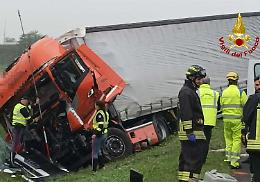 Tamponamento tra tir sulla A1: un ferito e traffico in tilt
