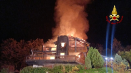 Casolare avvolto dalle fiamme nel bolognese. Ecco cosa è successo