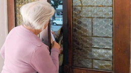 Gioielli da 100mila euro nascosti in auto: ecco il bottino di una truffa a un' anziana