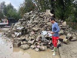 Castenaso: dopo l'acqua, fango, macerie e tanta solidarietà