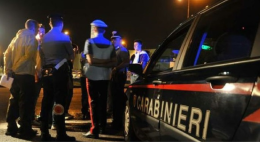 Grave incidente nella notte: 20enni incastrati nelle lamiere 