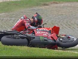 Il campione della Ducati ha perso il controllo alla curva 9, scivolando fuori pista e mettendo il titolo mondiale di MotoGP nelle mani di Jorge Martin, adesso in vantaggio di 29 punti