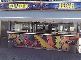 Un incendio devasta la gelateria Oscar: dietro le fiamme un corto circuito