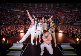 I Pinguini Tattici Nucleari tornano in scena: tutto sul nuovo album "Hello World" e il tour che infiammerà l’estate 2025