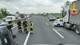 Furgone portavalori in fiamme sull'A14: traffico bloccato nel riminese