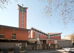 Incendio nella Chiesa dei Santi Angeli Custodi: paura a Bologna, indagini in corso