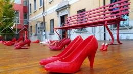 Torna "Scarpette Rosse in Ceramica": un manifesto di lotta contro la violenza sulle donne