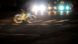 Ciclisti al buio: 12 multe per mancanza di luci