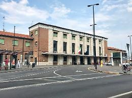 Rissa tra quattro uomini a Reggio Emilia: feriti e denunce per danneggiamento e aggressione