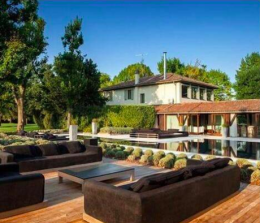 'L'Eremita': la straordinaria villa di Gianluca Vacchi sui colli bolognesi