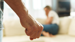Minacce, schiaffi e pugni: l'ennesimo caso di violenza domestica