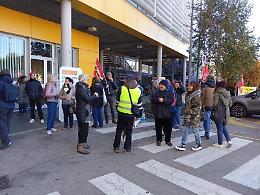Lavoratori Ikea in sciopero a Casalecchio per il mancato premio di risultato