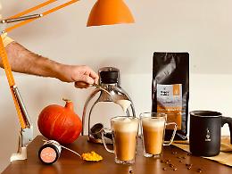 Pumpkin Spice Latte: Il trend autunnale che minaccia il regno della cioccolata calda