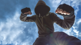 Longiano: baby gang prende a calci e pugni due fratelli