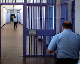 Carcere di Parma, scoperta una rete di telefoni sequestrati: 20 cellulari trovati nella sezione Alta Sicurezza


