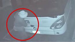 Distrugge autobus per vendetta: fermato ex dipendente
