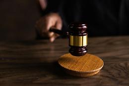Neonato morto dopo parto in casa: ostetriche a processo per omicidio colposo