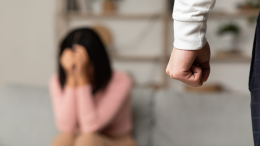 Picchia e minaccia l'ex, scatta il braccialetto