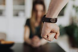 Violenza in casa: "Voleva mandarmi via per portare l'altra moglie"