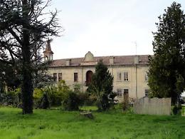 Crolla un balcone di Villa Farolfi durante una gita scolastica