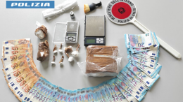 Lido Adriano: uomo finisce in manette con 8 etti di cocaina nel suo appartamento
