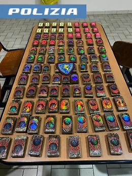 Arrestato durante un controllo sulla A14: nascondeva 10 chili di hashish in auto