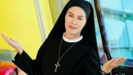 Elena Sofia Ricci confessa: "Sono casta da più di due anni, il ruolo di Suor Angela è cucito su misura per me"