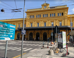 Accoltellamento a Modena: giovane in gravi condizioni soccorso dalla troupe di 'Chi l'ha visto' "tra l'indifferenza dei passanti"