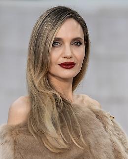 "Il mio rapporto con gli uomini è...":  la confessione amara di Angelina Jolie 