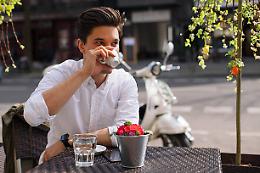 Il tuo stile nel bere il caffè svela la tua personalità: scopri i 7 profili del consumatore italiano