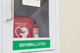 Ausl Romagna potenzia la rete di soccorso con 200 nuovi defibrillatori grazie ai fondi regionali