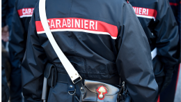 Furto di champagne in un supermercato di Reggio Emilia: denunciato un 43enne