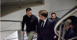 "Non abbiamo la forza per riconquistarli, ma nessuno negozierà per Kiev”: la linea dura di Zelensky