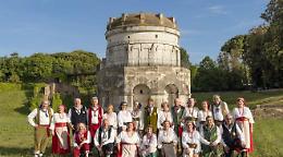 La 48ª edizione di "La Rumâgna in te’ tu cör" celebra la cultura romagnola con musica e tradizioni al Teatro Rasi di Ravenna