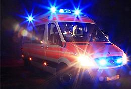 Manovra azzardata di un camper sull'A8: muore una donna 42enne nello scontro con un taxi