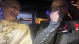 "Se trovate speranza, portatela anche a me" : gli auguri del cardinale Zuppi direttamente dalla pattuglia dei carabinieri