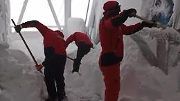 Alpinisti dispersi sul Gran Sasso:  condizioni meteo migliorano, ma il rischio valanghe persiste