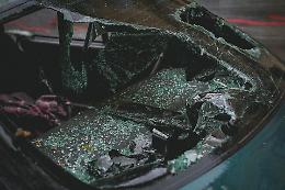 Paura all'alba a Correggio: cinque giovani coinvolti in un incidente stradale