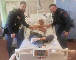 Reggio Emilia: 79enne salvato dai poliziotti dopo una breve scomparsa li incontra in ospedale per ringraziarli