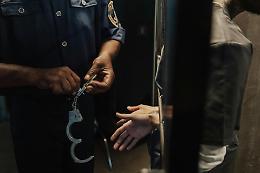 Scoperta inaspettata a Imola: carabinieri scoprono mezzo chilo di droga in casa di un 24enne italiano.
