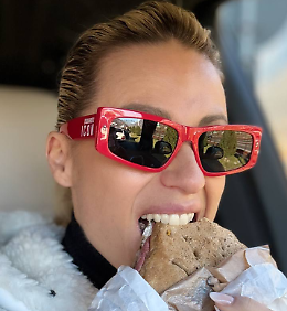Michelle Hunziker e il selfie in micro-bikini sulle Dolomiti: "Il mio paradiso"