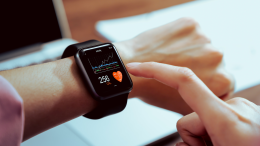 Smartwatch e salute: una nuova frontiera nella lotta al fumo