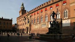 Bufera a Bologna: la card cultura e la password offensiva scatenano polemiche