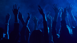 Forlì: un gruppo di studenti delle scuole superiori respinti da una discoteca per discriminazione razziale