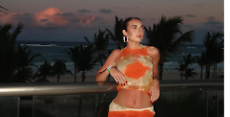 Chanel Totti scatenata ai Caraibi: ecco il  look Tie-Dye che fa impazzire i follower