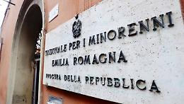 Modena: cinque adolescenti sotto accusa per rapine e violenze, misure cautelari eseguite
