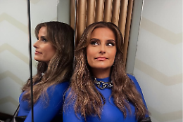 Vene varicose, selfie senza filtri e no chirurgia estetica: Nelly Furtado celebra l'amore per il suo corpo