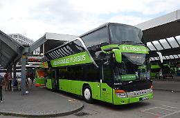 Flixbus chiede scusa e sospende due autisti dopo la denuncia del 19enne abbandonato in strada di notte