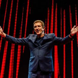 Ezio Greggio porta "Una vita sullo schermo" al Teatro delle Celebrazioni di Bologna: un viaggio tra TV, cinema e storia italiana
